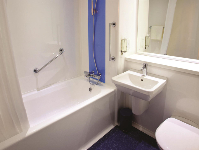 Bathroom 4, Travelodge Swindon Central, Swindon
