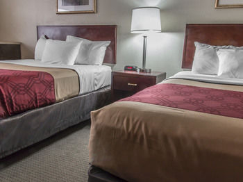 Others 2, Howard Johnson by Wyndham Thunder Bay, Thunder Bay