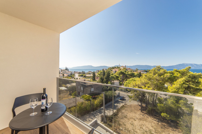 Room 5, Altiora Prestige Residence 102, Gradac