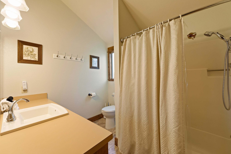 Interior 3, Tamarack 8, Deschutes