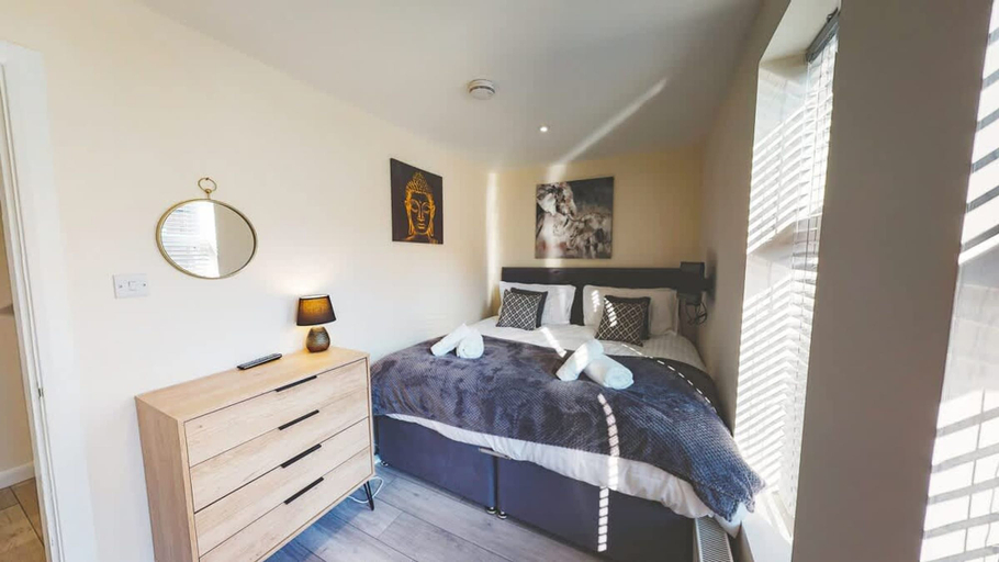 Room 2, Perfect for Contractors 4-bedrooms Sleeps 7, Cheshire East