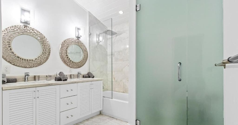 Bathroom, Boho Villa by Glam Homes, Miami-Dade