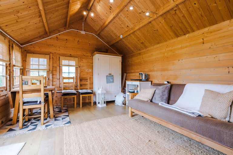 Room 4, NEW Stunning Cottage Ideal for Families Groups, Cheshire East