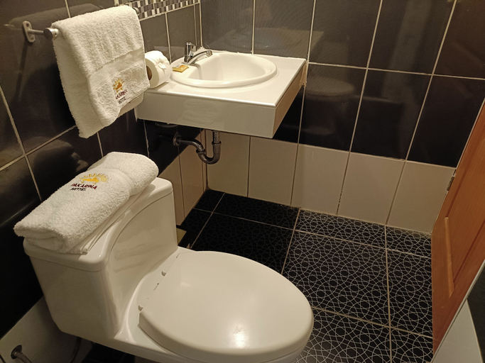 Bathroom 2, PAKARINA HOTEL, Urubamba