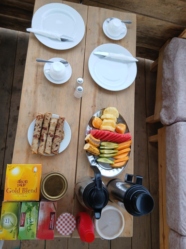 Food & Drinks 4, Patience Airport cottages, Siha