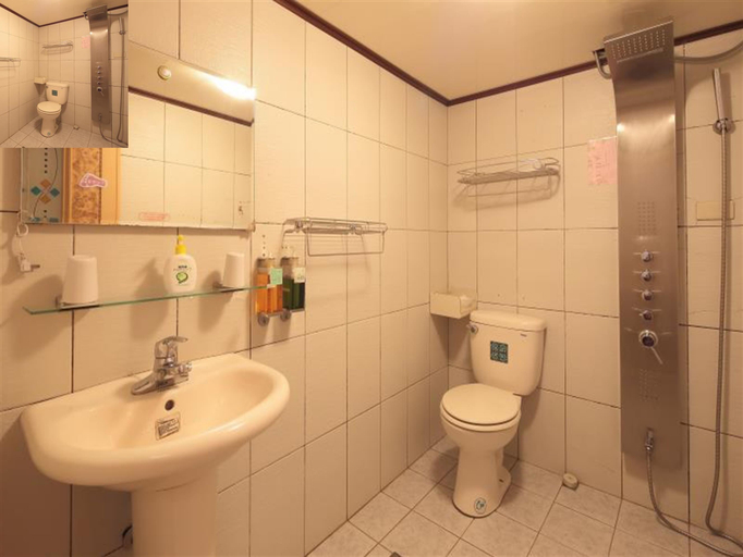 Bathroom, Luodong Night Market · Xingfu Yes No. 2 Branch, Yilan