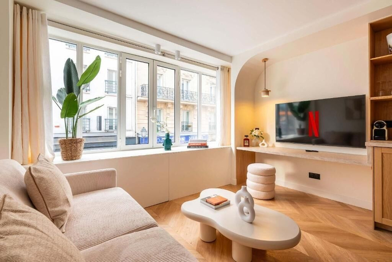 Living area 3, Élégance & Confort au Cœur de Paris, Paris