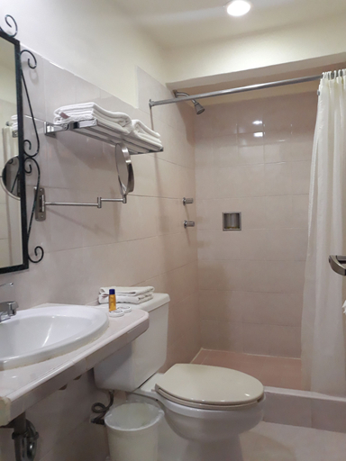 Bathroom, Maya Tulipanes Express, Palenque