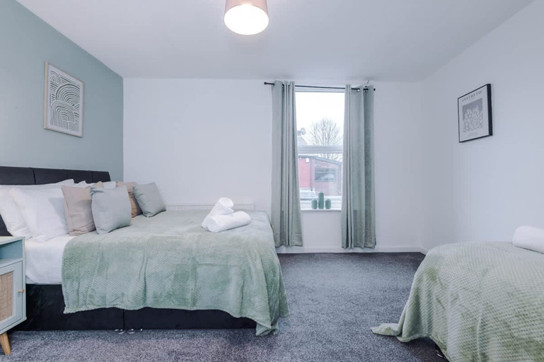 Room 5, Spacious Home Ideal for Contractors Sleeps 7, Tameside