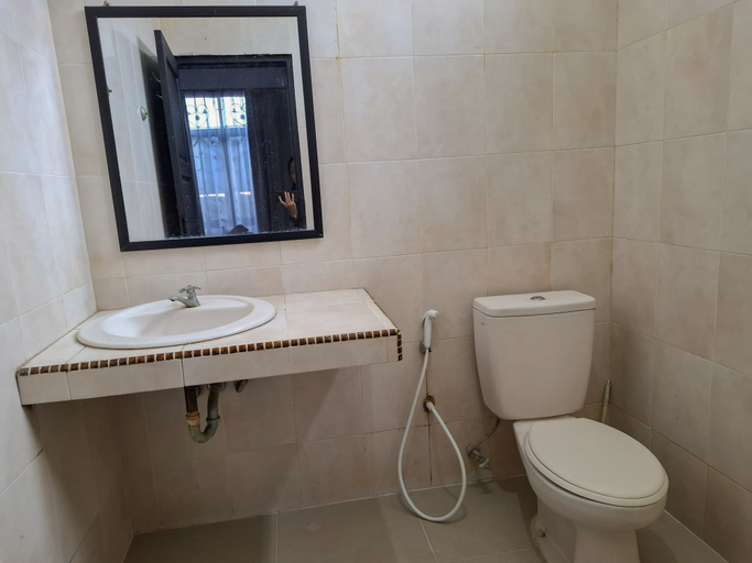 Bathroom 5, Hotel Graha Muslim, Bukittinggi