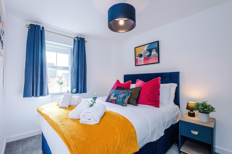 Room 3, Ideal for Business Long-term Guests Free Parking, Cheshire East
