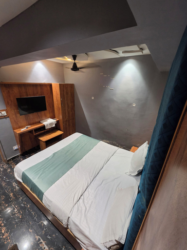 Room 4, Hotal Park View, Gandhinagar