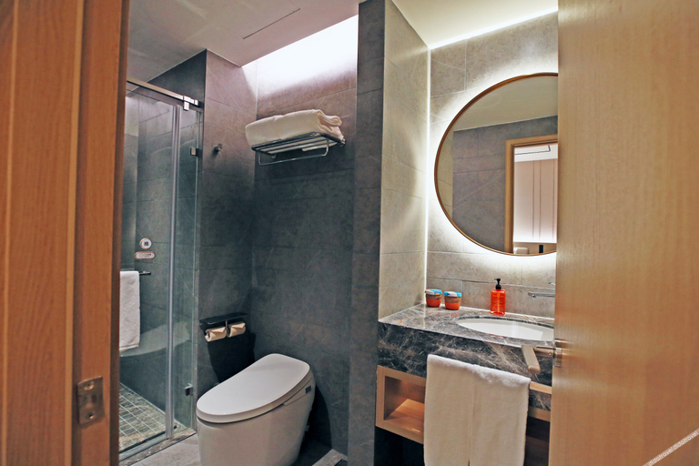 Bathroom 3, Orange Hotel Shanghai Xinzhuang Dushi Road, Shanghai