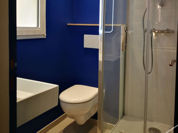 Bathroom 4, Ibis Styles Paris Opéra Lafayette, Paris