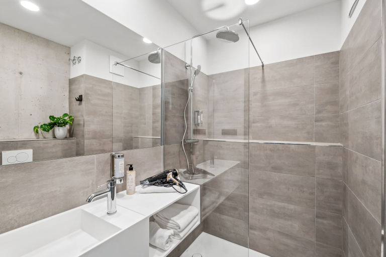 Bathroom 3, Nena Apartments München City East, München