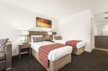 Others 5, Nightelier Doncaster, Manningham - West