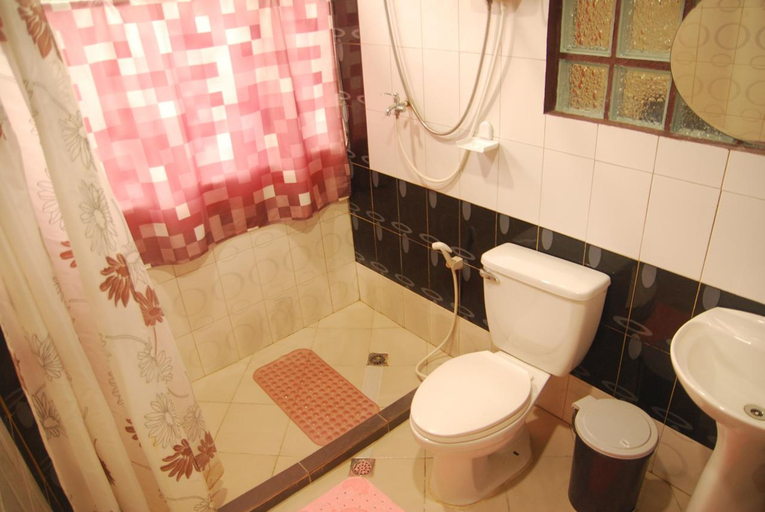 Bathroom, Centro Mactan Suites, Lapu-Lapu City