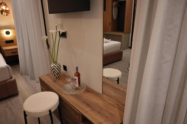 Room 4, Apon City Residence, Crete