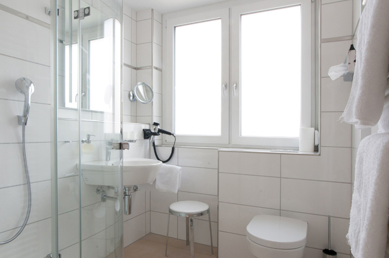Bathroom 5, Hotel - Restaurant Hirsch, Enzkreis
