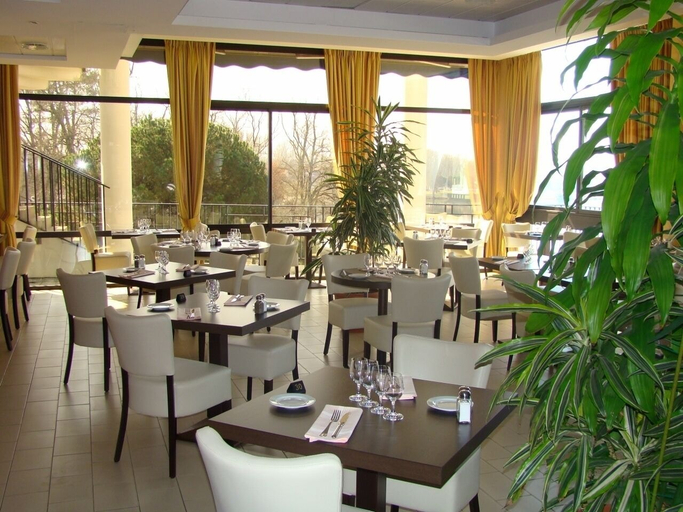 Food & Drinks 5, Brit Hotel du Lac, Landes
