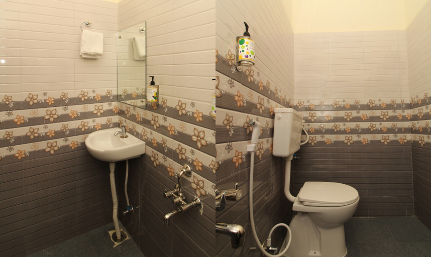 Bathroom, Itsy Hotels Riyas Grand, Chittoor