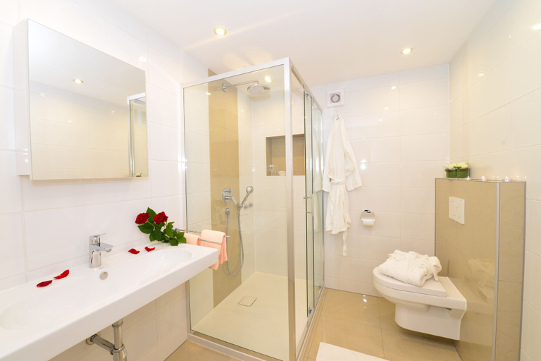 Bathroom 5, Hotel am Buchwald, Esslingen