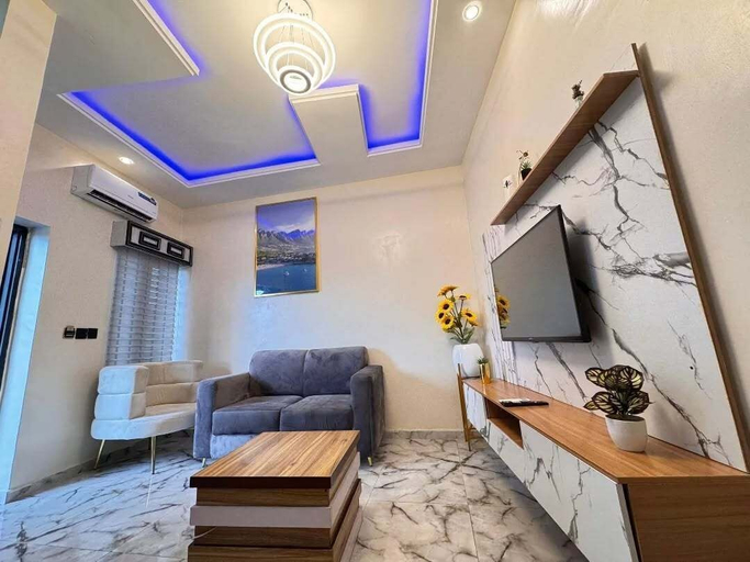 Living area 2, The Zeal Luxury Apartment, OviaNort