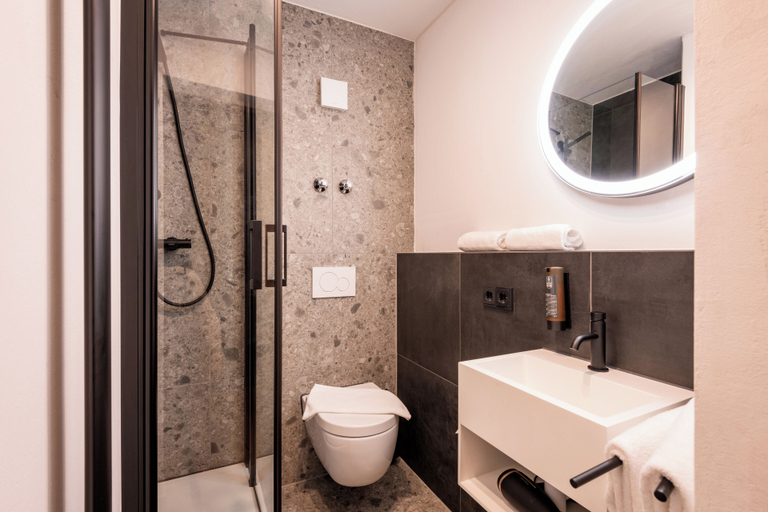 Bathroom 3, Das Lambacher, Rosenheim