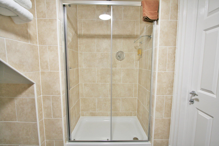 Bathroom 3, The New County Hotel, Gloucestershire