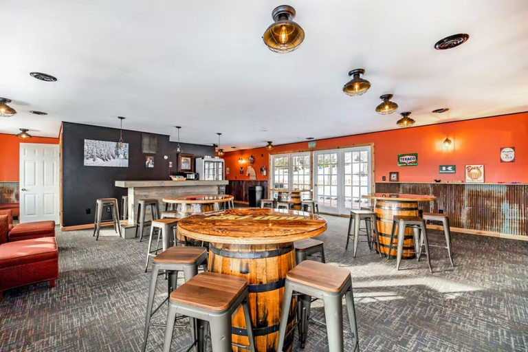 Food & Drinks 5, Snow Chasers Lodge, Gogebic