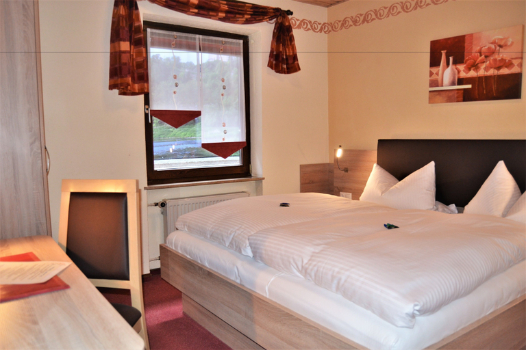Bedroom 2, Hotel-Restaurant Straussen, Donau-Ries