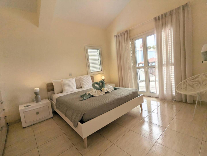 4, Blue Estia Villa - Pool, Wifi, Summer Breeze,