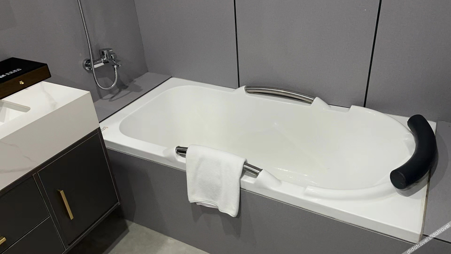 Bathroom 3, Borrman Hotel Yangzhou Wanda Plaza, Yangzhou