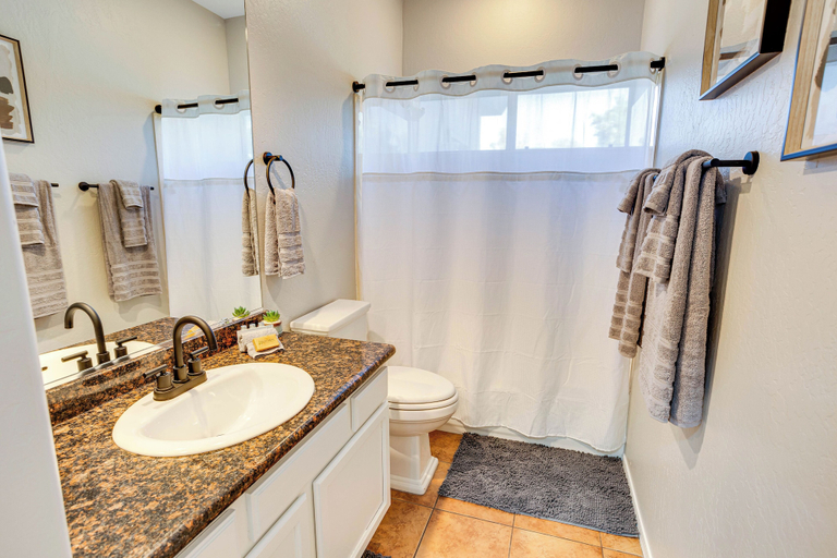 Bathroom 3, 73rd Glendale, Maricopa