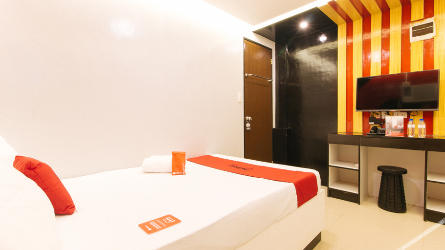 Bedroom 2, RedDoorz @ Walk Inn Hotel, Manila City
