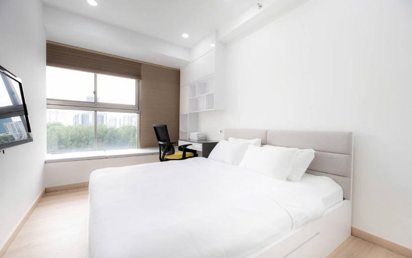 Room 2, LaLa Midtown Residence, District 7