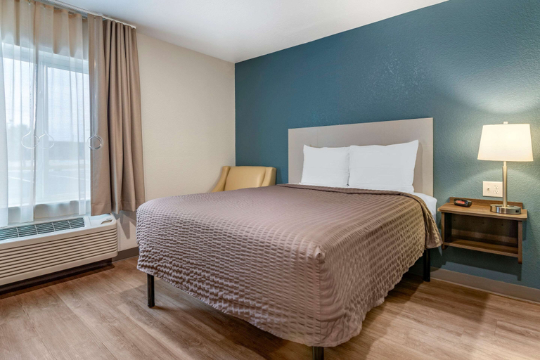 Bedroom 2, WoodSpring Suites Brunswick, Glynn