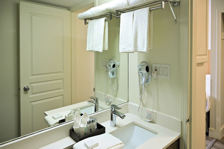 Bathroom 4, Hotel Opportune, Greater Vancouver