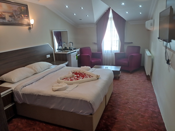 Others 4, Ceren Otel, Izmit