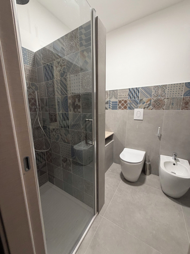 Bathroom 4, le casette marconi, Foggia