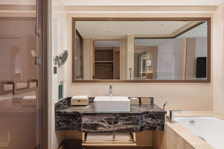 Bathroom 3, Hilton Garden Inn Dongguan Wanjiang Jiangjing Road, Dongguan