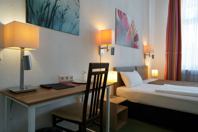Bedroom 2, Hotel Ambert, Berlin