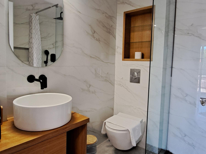 Bathroom 2, Foinikounta view, Peloponnese