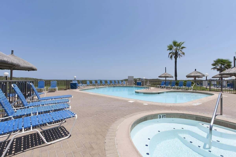 Pool 4, Sweeping 10th Floor Views - Up to 8 - Beachfront, Cameron