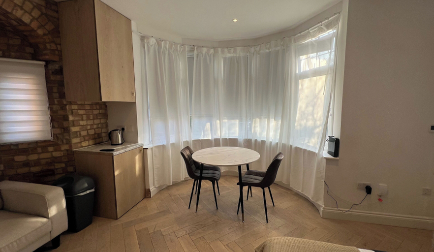 Others 5, London Studios and Suites, London