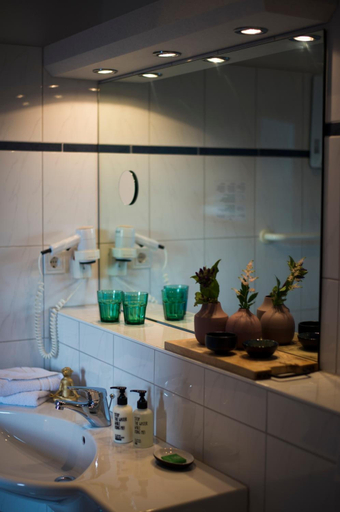 Bathroom 5, Schlosshotel Braunfels, Lahn-Dill-Kreis