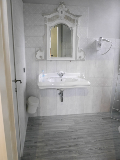 Bathroom 4, B&B L'Ortodellerose, Cuneo