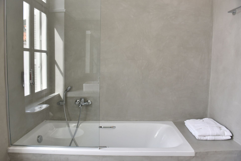 Bathroom 2, Douskos Guesthouse, Attica