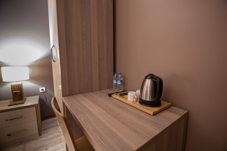 Others 3, Staron Otel, Merkez