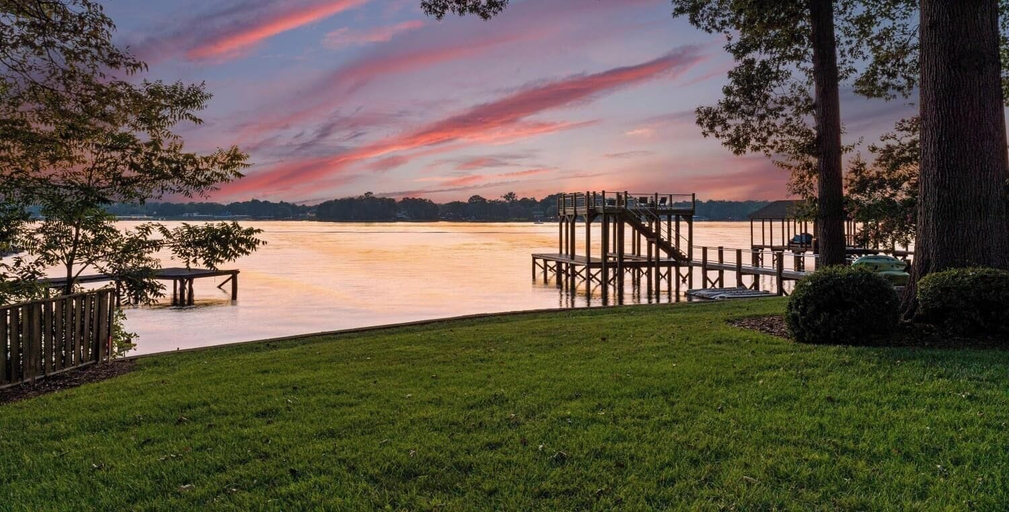 Primary image, Lakefront Living, Iredell